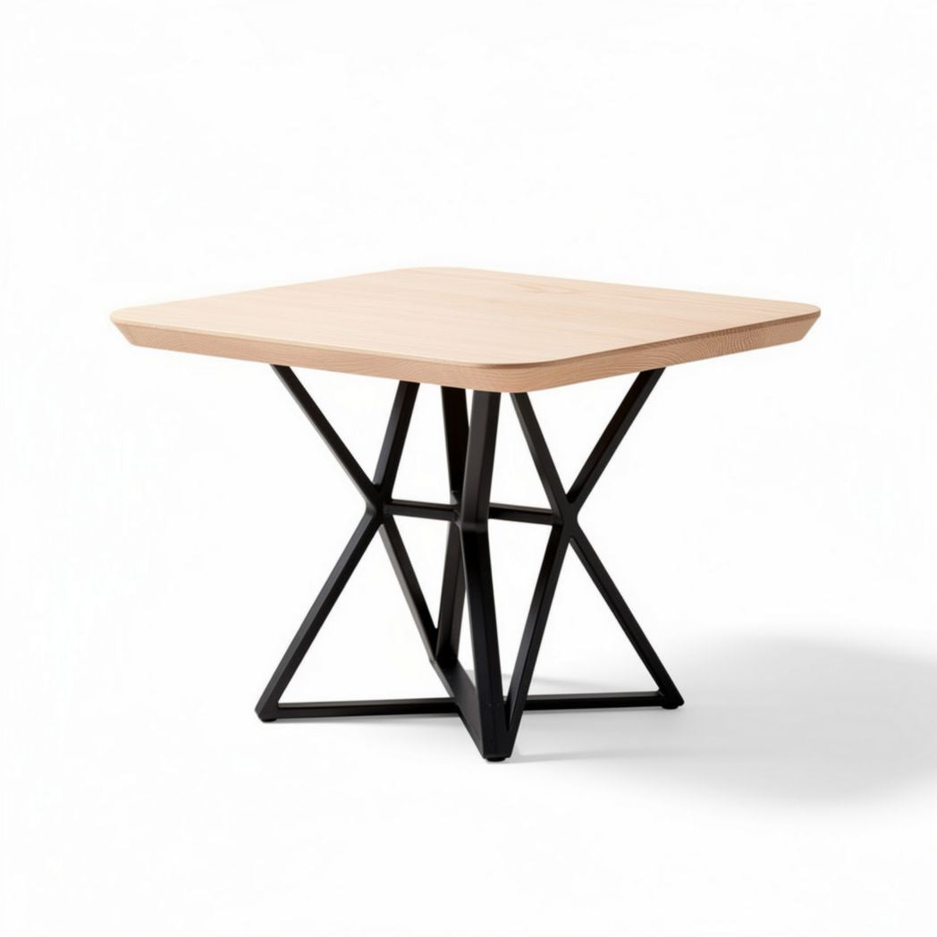 Table carrée en bois clair avec piètement en métal noir 80 x 80 x 75cm
